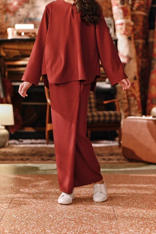 The Akar Kita Folded Skirt - Maroon Dust seamless skirt comfort