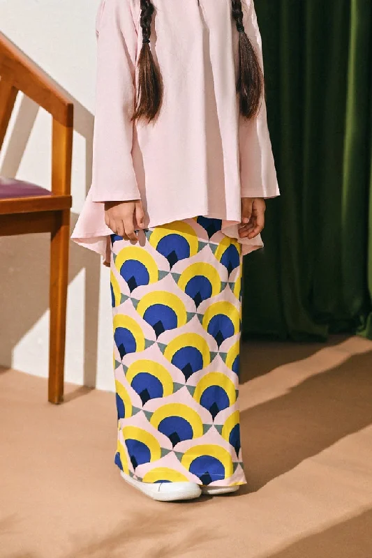 The Rasa Damai Folded Skirt - Bulan pleated skirt texture