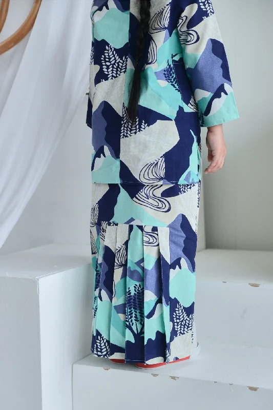 The Sungai Pleated Back Skirt - Kundasang lightweight skirt design