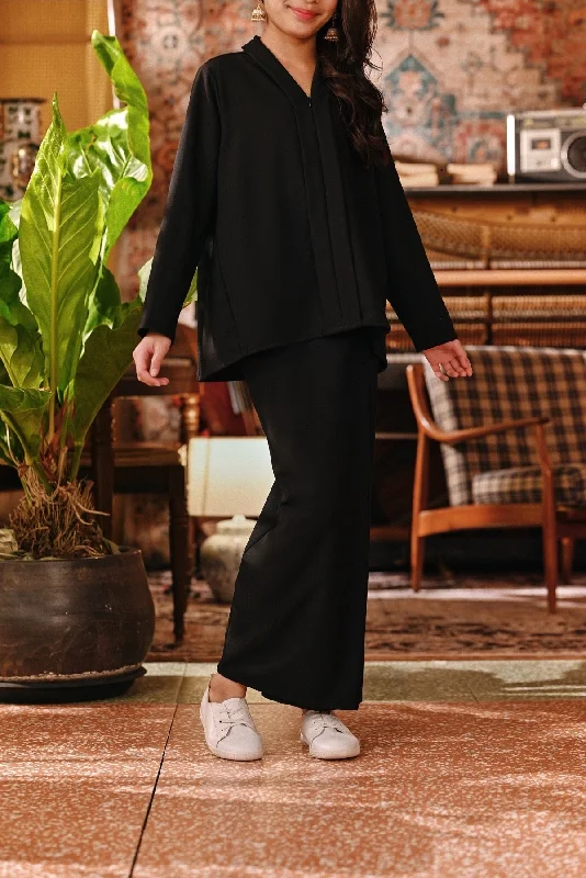 The Akar Kita Folded Skirt - Black leather skirt bold