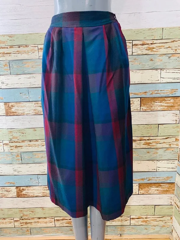 80’s High Waisted Tartan Wool Skirt  By Allen Bernand Sport wool skirt sturdy