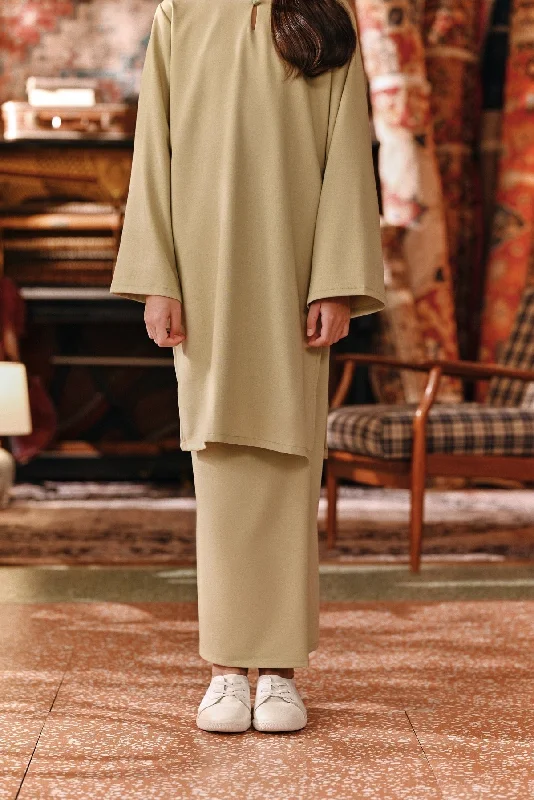 The Akar Kita Folded Skirt - Pale Olive summer skirt style